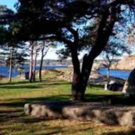 Idyllisk Lite Anneks Med Enestaende Uteplass Larvik Kültér fotó
