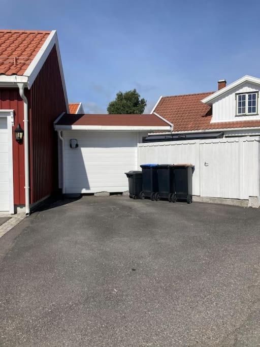 Idyllisk Lite Anneks Med Enestaende Uteplass Larvik Kültér fotó