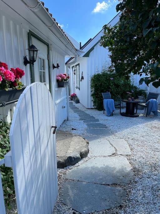 Idyllisk Lite Anneks Med Enestaende Uteplass Larvik Kültér fotó