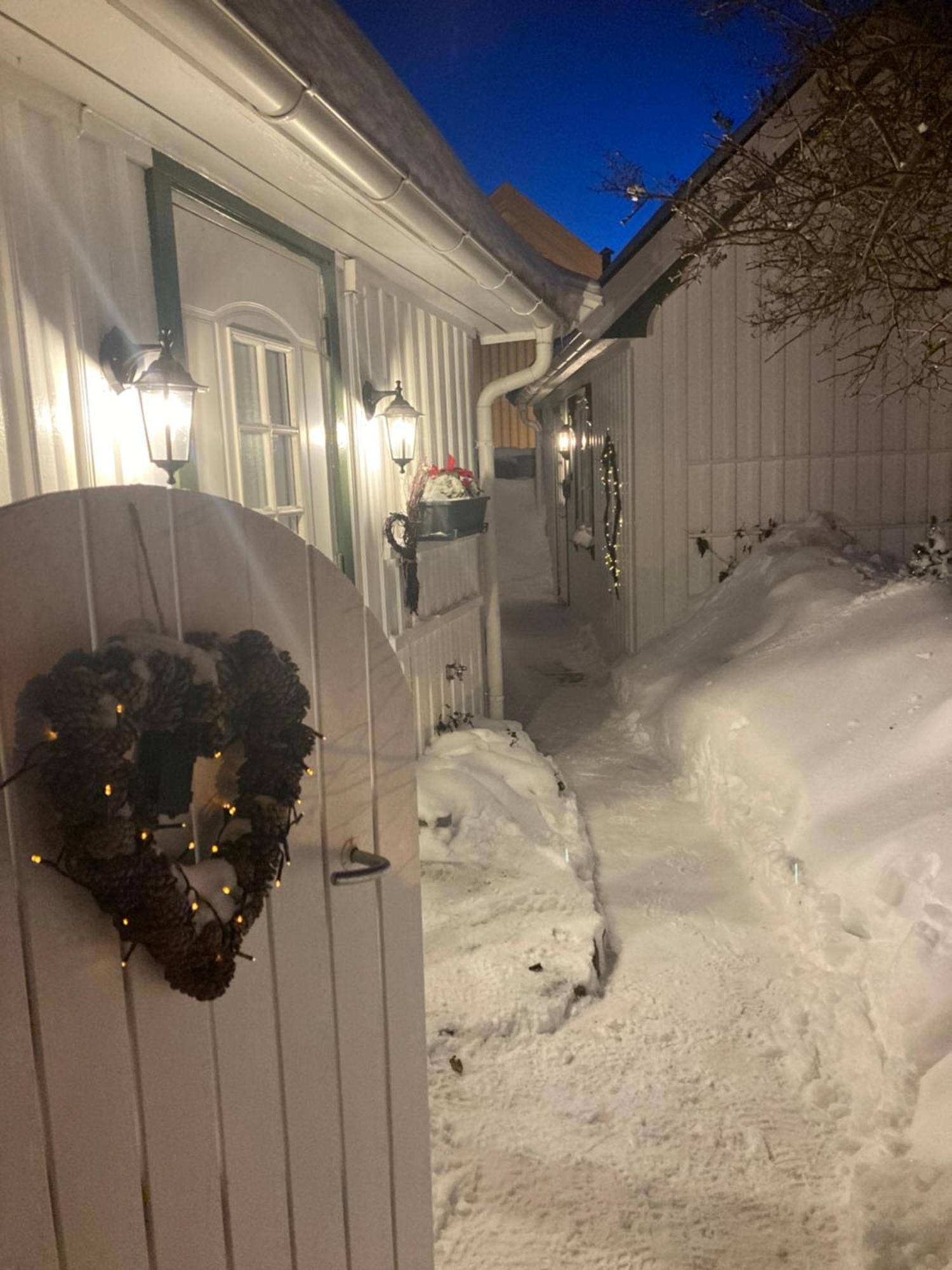 Idyllisk Lite Anneks Med Enestaende Uteplass Larvik Kültér fotó